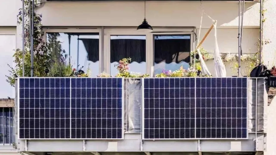 Pericolul ascuns din panourile solare montate pe balcon. Cum pot să îți „prăjească” instalația - avertismentul electricenilor germani