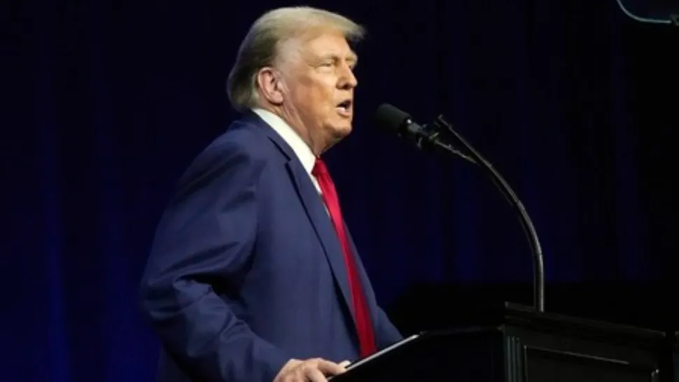 Donald Trump șochează din nou: A ameninţat că va opri ajutorul pentru Ucraina dacă va câştiga alegerile și l-a numit pe Zelenski „agent de vânzări”