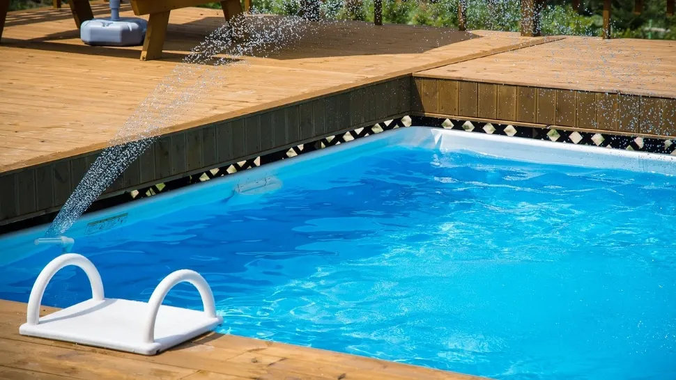 Cât costă să mergi la piscină în București în vara 2024. Prețuri adulți și copii