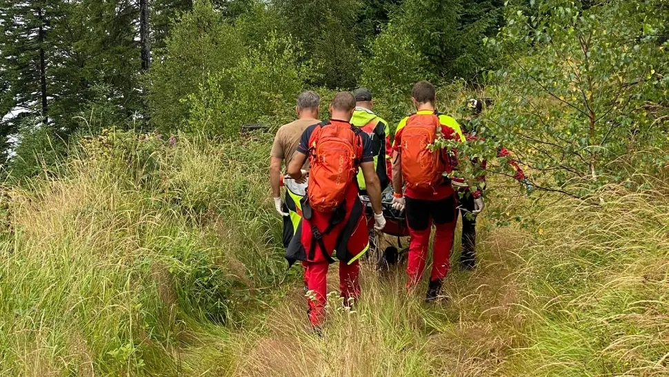 Bărbat de 59 de ani, mort pe munte, după ce i s-a făcut rău. Salvamontiștii i-au coborât trupul