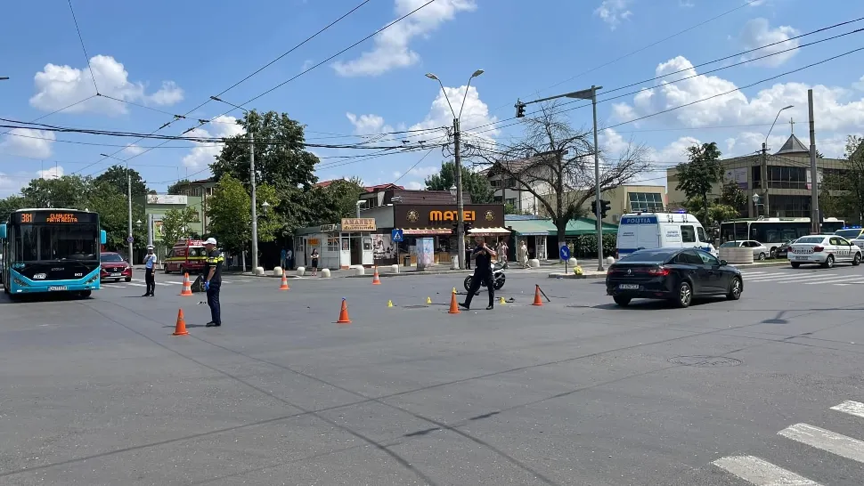 Accident teribil în București. Un motociclist a murit, după impactul violent cu o mașină - VIDEO
