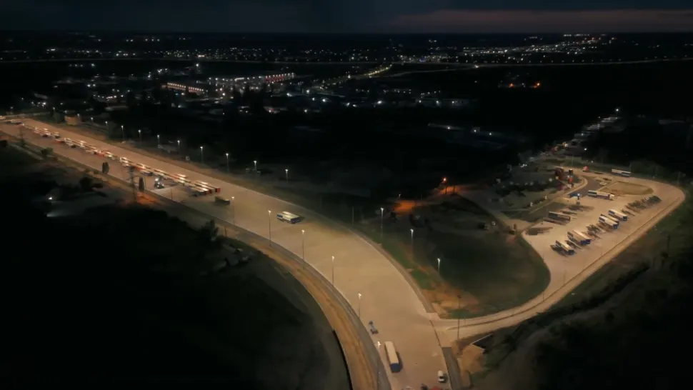 Aeroportul din Oradea, lovit de o furtună cu peste 100km/h. O cursă aeriană a fost ANULATĂ, infrastructura este avariată - VIDEO