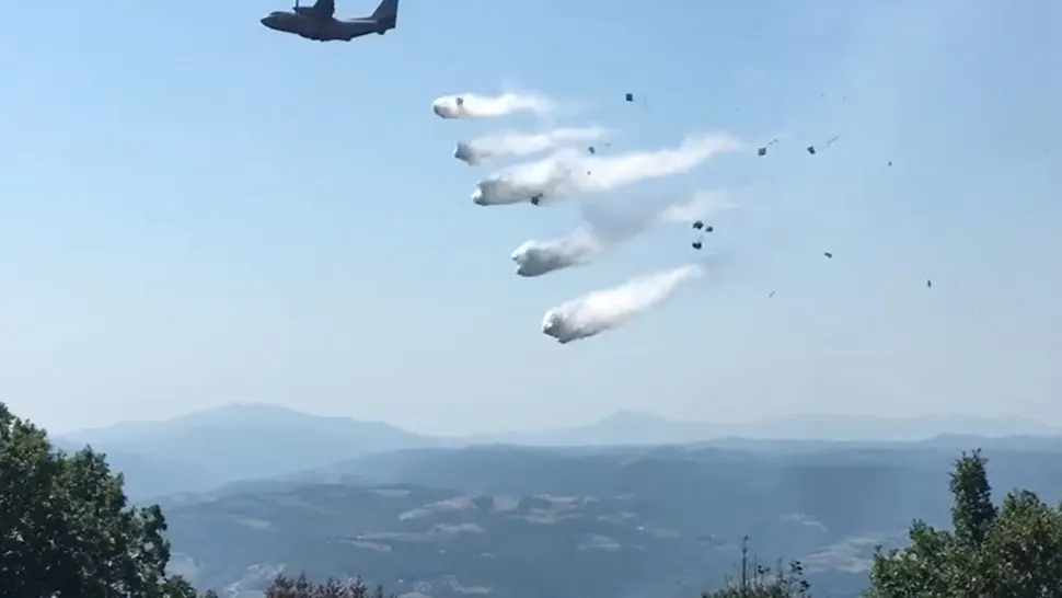 Incendiul din Parcul Natural Porțile de Fier nu a fost stins, efectivele de intervenție au fost sporite. Imagini spectaculoase cu aeronavele militare SPARTAN - VIDEO