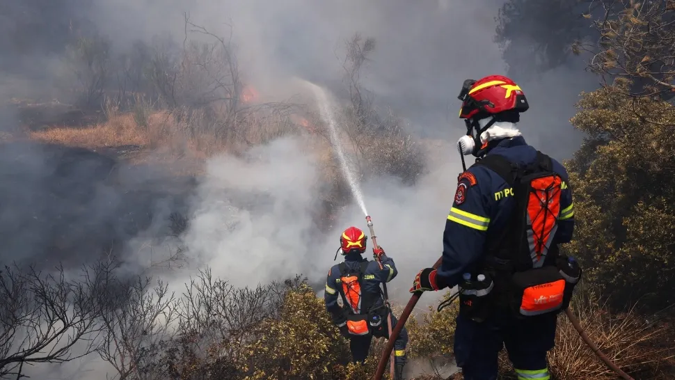 Incendiu de vegetație pe insula Evia: două localități evacuate 