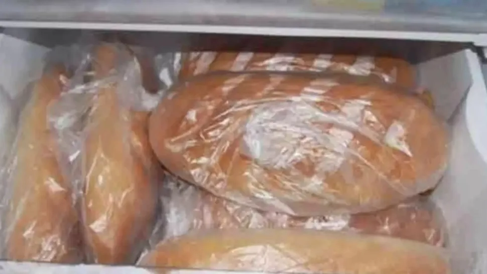 Ce se întâmplă în corpul tău dacă mănânci pâine ținută la congelator