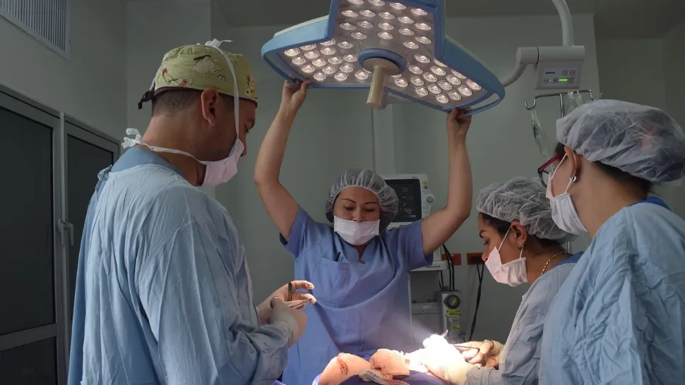 Noi detalii în cazul copiilor accidentați în Pantelimon. Medicii i-au amputat piciorul fetiței de 7 ani după ce a fost lovită pe trecerea de pietoni