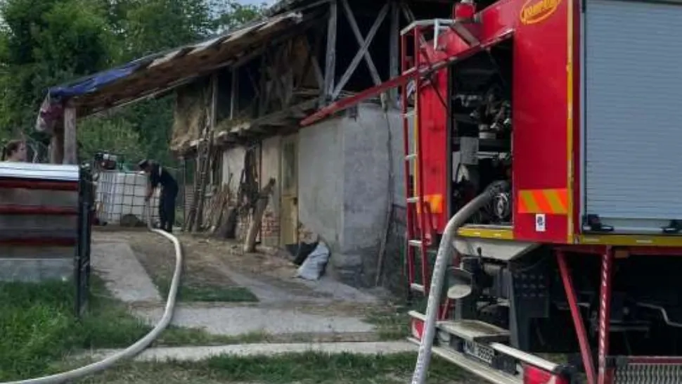 Soluție de avarie: Pompierii argeşeni vor transporta apă menajeră locuitorilor din comunele unde este întreruptă furnizarea apei 