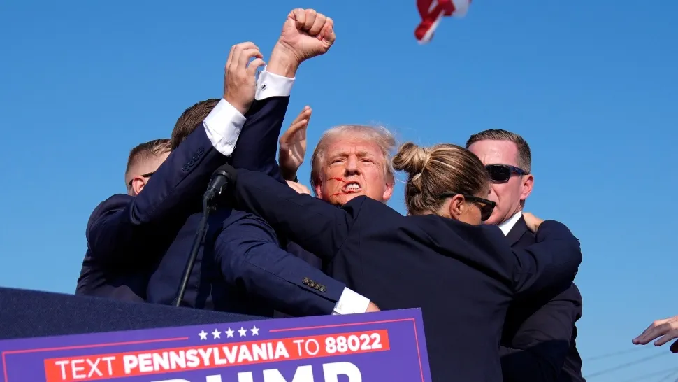 Donald Trump, ÎMPUȘCAT în timpul unui eveniment de campanie. Fostul președinte al Statelor Unite a fost RĂNIT - VIDEO cu momentul atacului