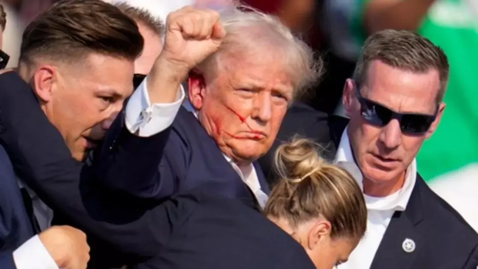 Donald Trump a acordat primul interviu de la tentativa de asasinat: „Trebuia să fiu mort”. De ce a ridicat pumnul după ce a scăpat de ploaia de gloanțe