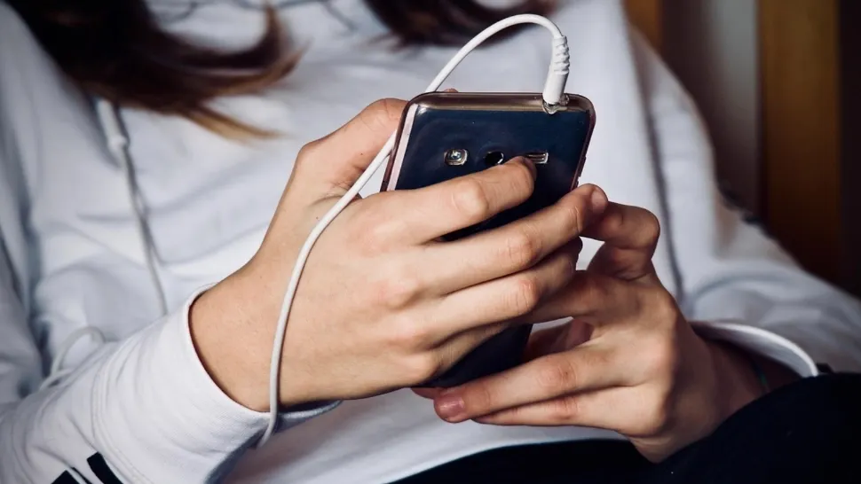 Elevă părăsită de noroc în ultima secundă: i-a sunat telefonul când preda lucrarea la Bacalaureat
