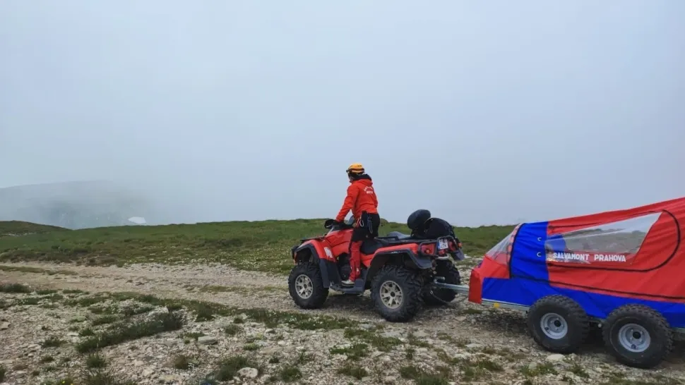 Un turist a MURIT în Masivul Bucegi, pe traseul Piatra Arsă-Babele. Bărbatul a suferit un infarct
