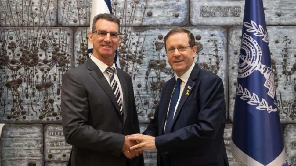 Noul ambasador al Israelului, mărturisiri despre familia sa: „Bunicul meu locuia în Buhuşi, într-o zi a fost dus în lagăr”
