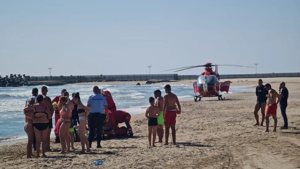 Bărbat scos din mare în stop cardio-respirator, pe plaja din Vama Veche