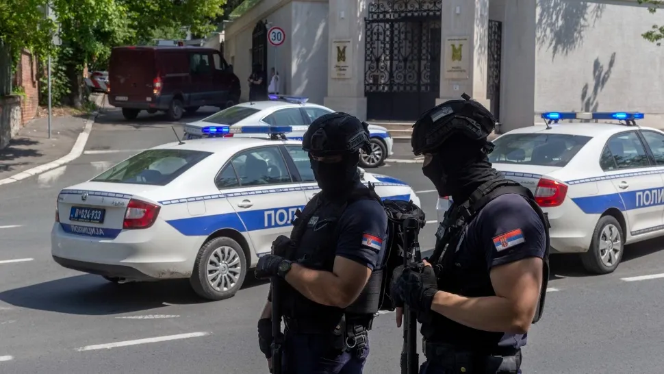 Bărbat suspect de terorism, împușcat mortal de polițiști