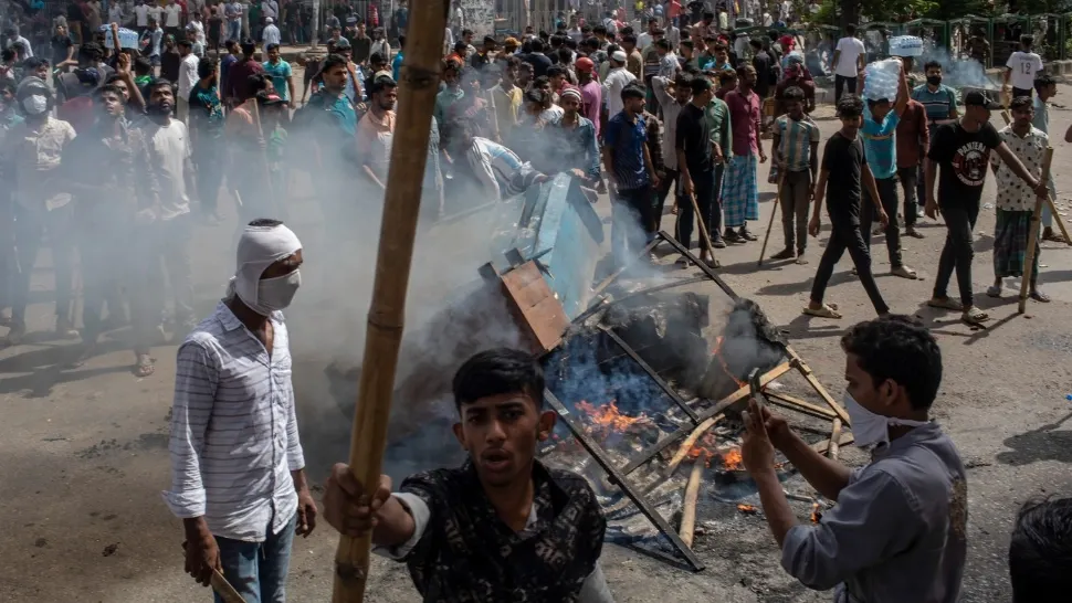Stare de asediu în Bangladesh: Cel puţin 73 de oameni au murit în urma unor violenţe manifestaţii antiguvernamentale - GALERIE FOTO