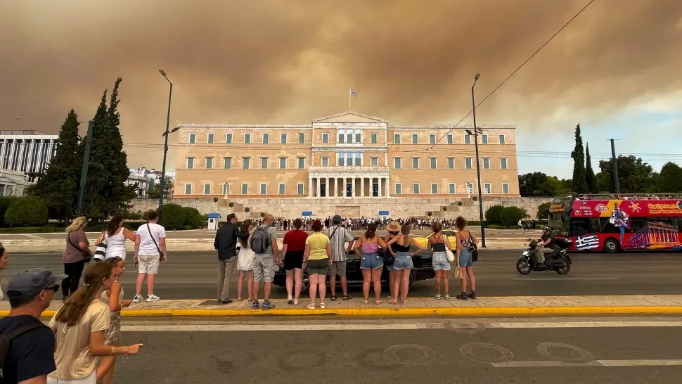 Grecia, sufocată de incendiile de pădure. Fumul acestora a acoperit o parte a capitalei Atena