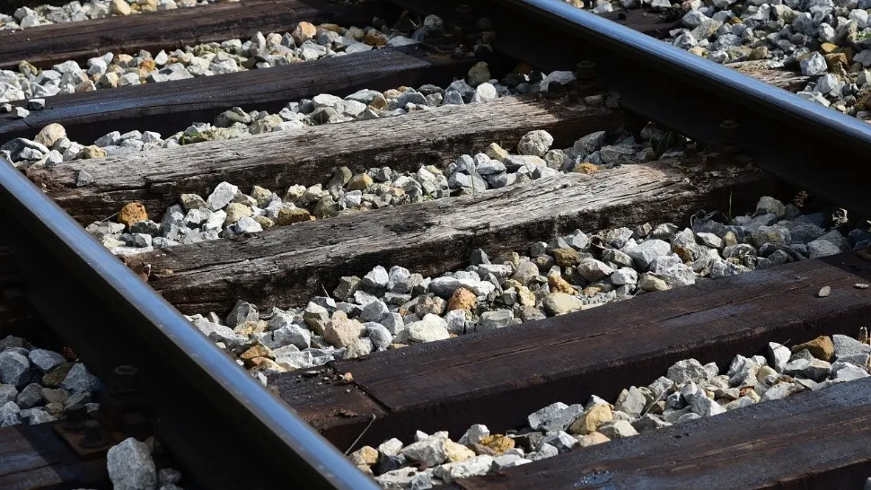 Un vagon al unui tren de marfă a deraiat în staţia Valu lui Traian. Cauzele accidentului, investigate de AGIFER 
