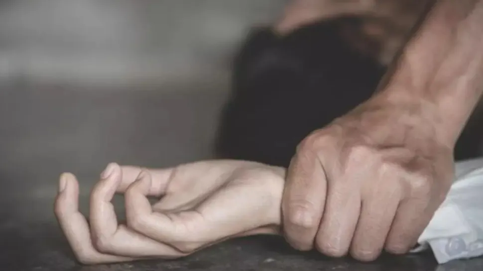 Alertă la început de an școlar. O fetiță de numai 6 ani ar fi fost agrestă SEXUAL într-o școală din București, de mai mulți colegi