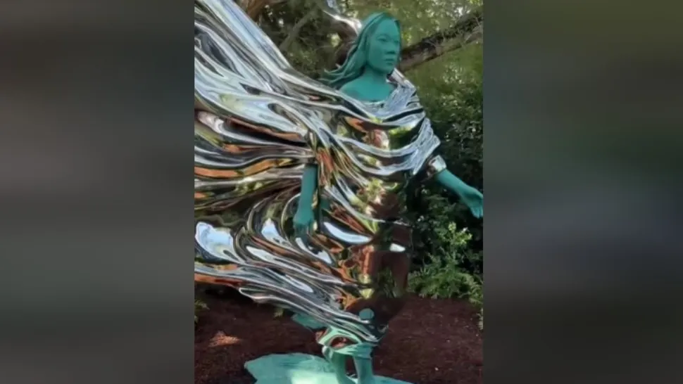 Miliardarul care a înălțat o statuie pentru soția sa. Gest impresionant - VIDEO