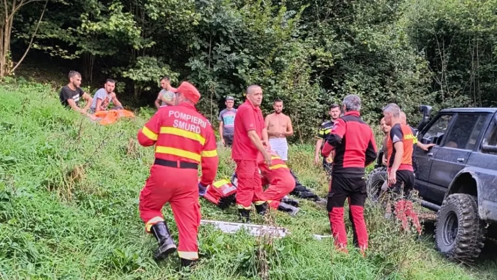Tânăr atacat de o ursoaică cu pui în timp ce își căuta un animal rătăcit în pădure