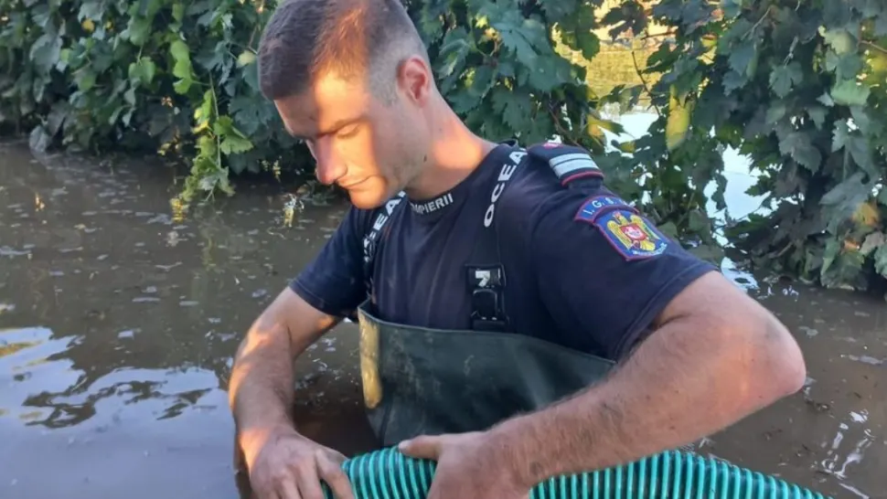 Mobilizare impresionantă de forțe după inundațiile din Galați. Aproape 1000 de pompieri din ţară, trimişi în sprijinul salvatorilor de la ISU: imagini halucinante 