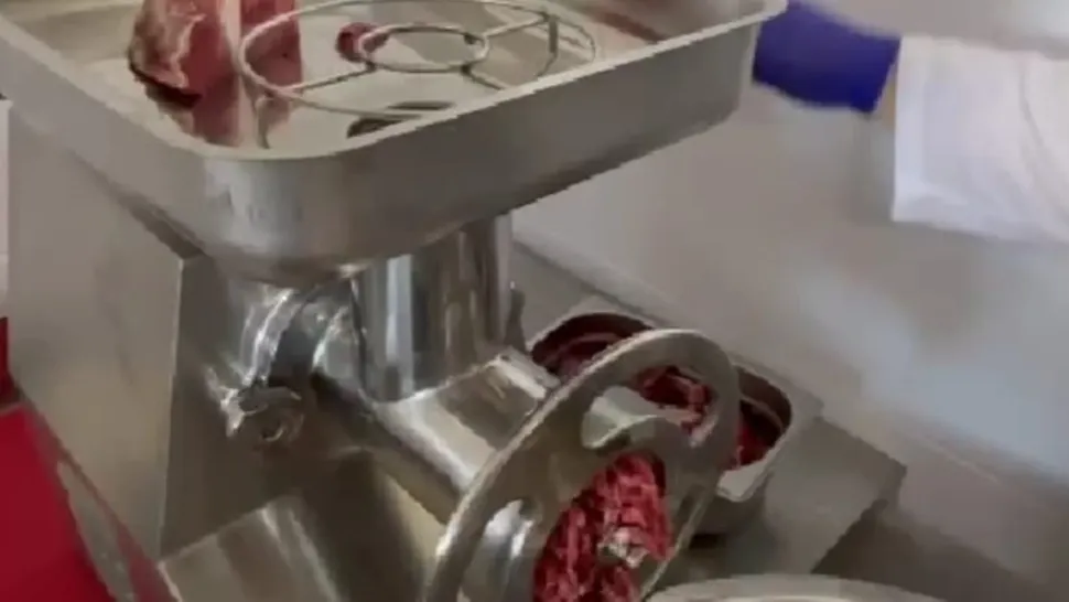 La Timișoara se deschide primul laborator pentru carne HIBRIDĂ. Ce produse vor fi testate?
