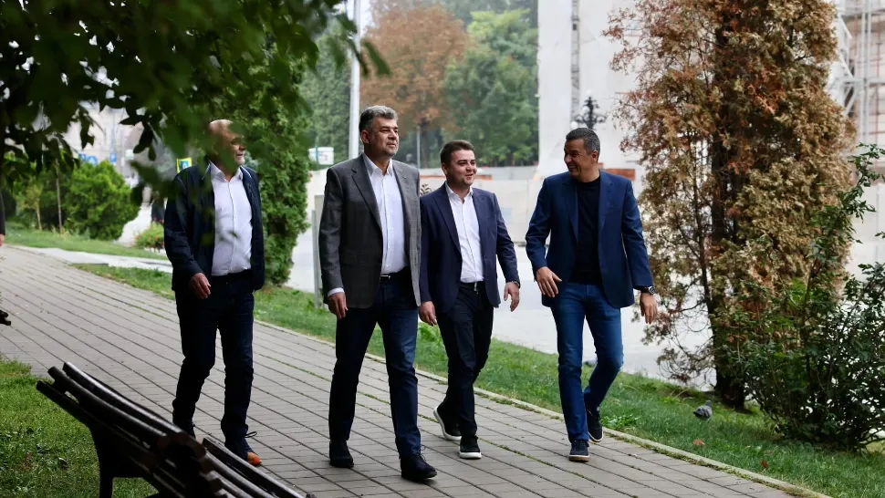 „Asta pățești când ieși la o cafea în Suceava!” Cum a fost surprins Ciolacu la o terasă, alături de Grindeanu