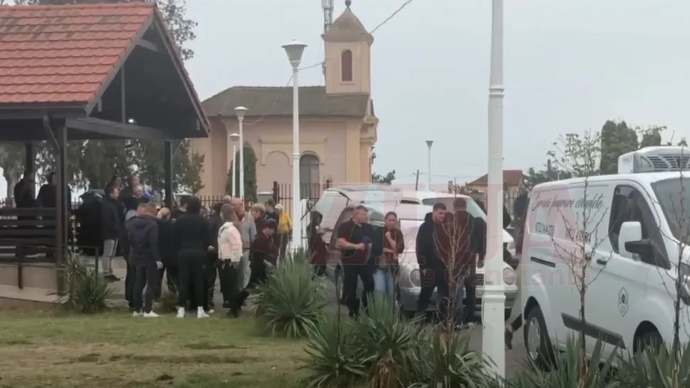 Imagini sfâșietoare, la Constanța. Denisa, cea de-a doua victimă a Șacalului, ucisă și abandonată pe câmp, a fost înmormântată în satul ei natal
