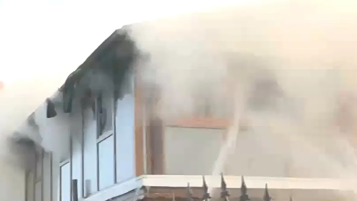Incendiu în clădirea unui parlament. Aproape 500 de persoane, evacuate. Unde a avut loc incidentul