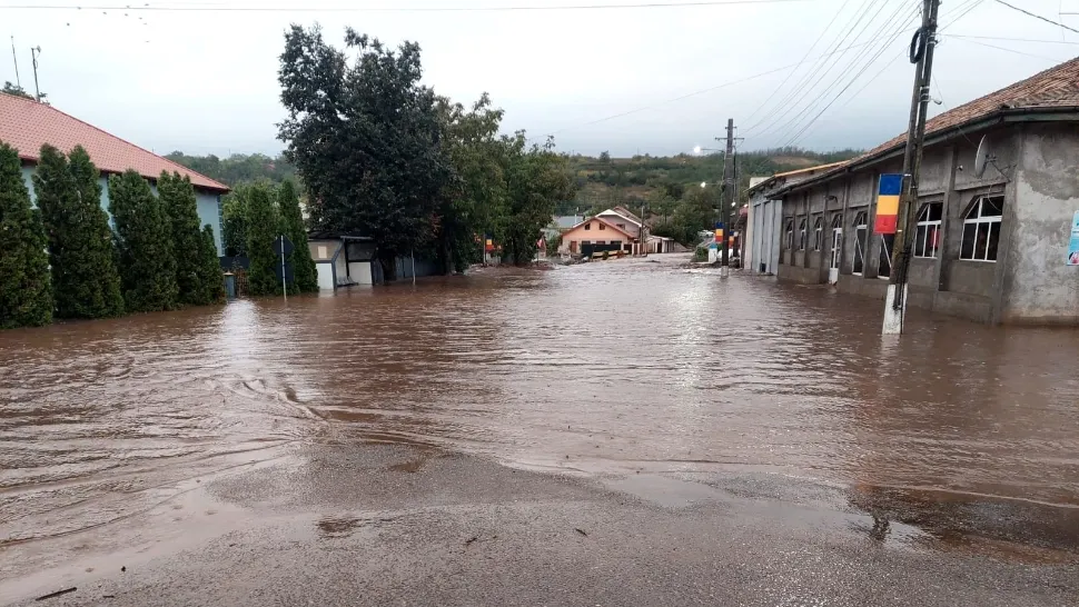 Alertă în Galați: LISTA cu cele 98 de școli din 23 de localități, care vor avea cursurile suspendate pentru 30 septembrie