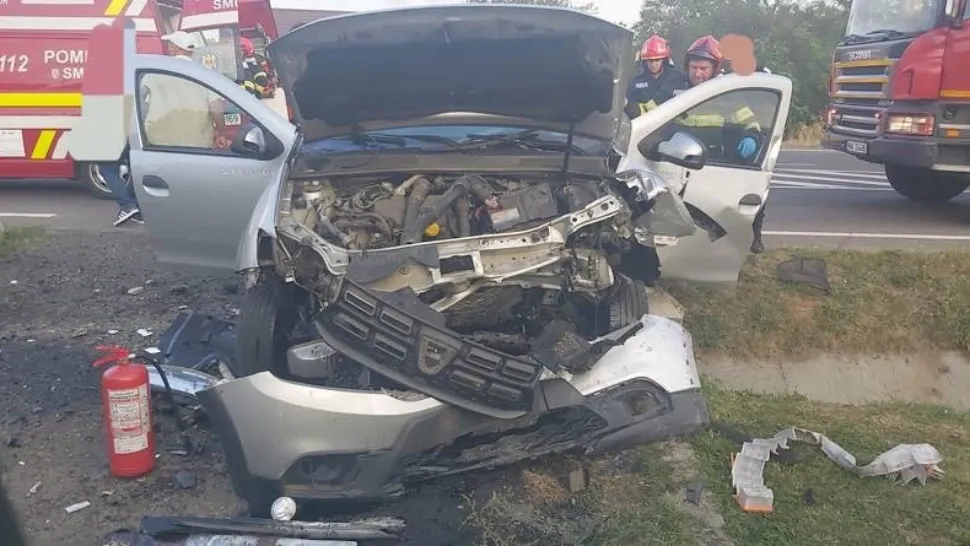 Acident grav în Agreș. Un bărbat a rămas blocat între fiarele contorsionate ale mașinii, după ce a intrat într-un cap de pod