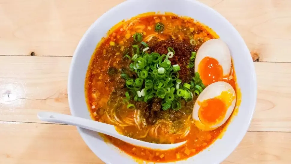 Reţeta lui Adi Hădean pentru delicioasa supă japoneză Ramen. Ingredientul secret care va surprinde și cele mai sofisticate gusturi