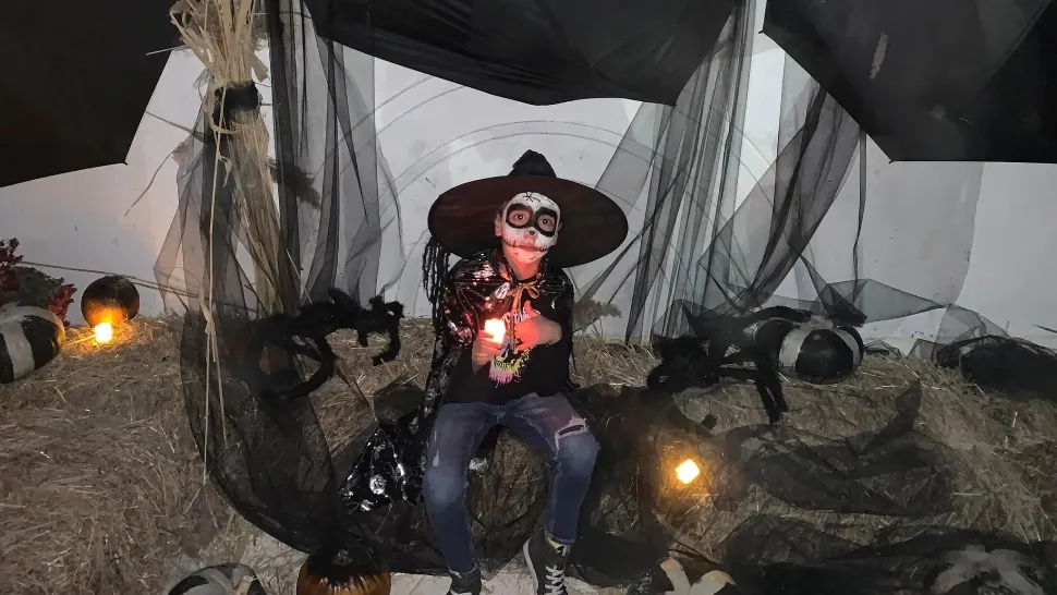 Festival de Halloween în București: decor fermecat cu autobuzul bântuit, dovleacul gigantic și vrăjitoarea uriașă. Programul complet de la West Side Hallo Fest 