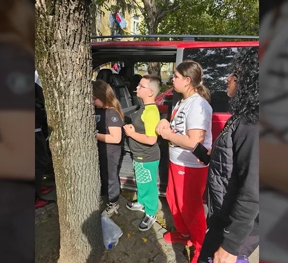 Cei 3 copii dispăruţi în judeţul Hunedoara, aduşi în ţară împreună cu tatăl lor. Minorii au fost preluați de Protecția Copilului: primele IMAGINI