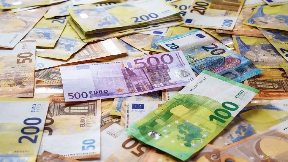 Senatorii au votat salariul minim european. Ce se întâmplă mai departe și care ar urma să fie venitul "adecvat"?