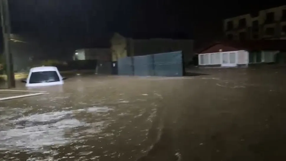 Furtunile fac prăpăd pe litoral. Centura Constanței, blocată de precipitațiile abundente! Imagini apocaliptice