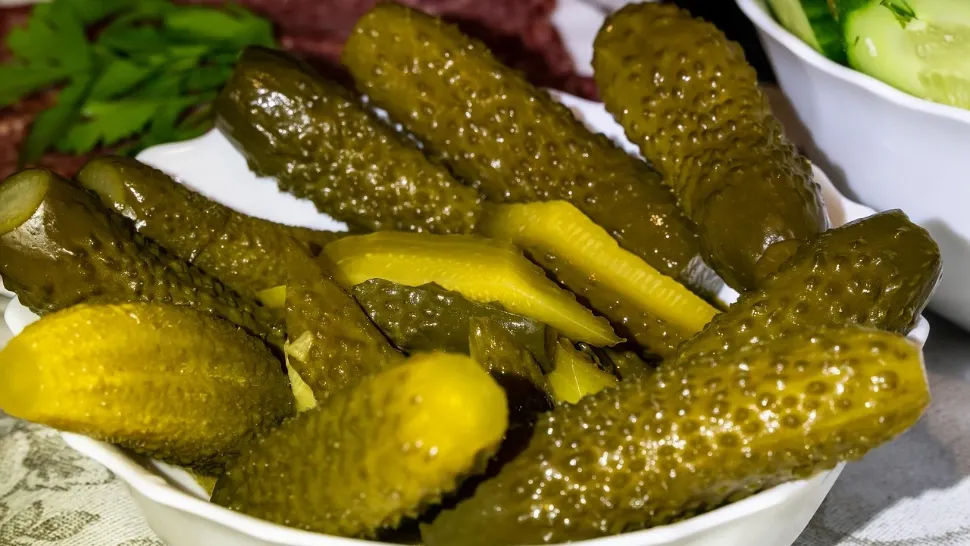 Care murături sunt mai sănătoase, în saramură sau oțet? Ce spun nutriționiștii