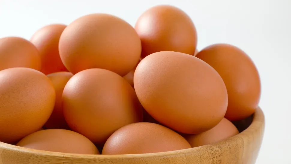 Alertă alimentară la Buzău! Peste 4.000 de ouă cu Salmonella şi 30 de kilograme de carne, retrase de la comercializare: ce alte neregli au fost descoperite 
