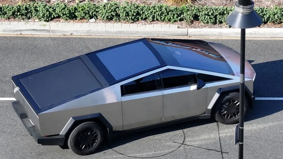 Se solicită interzicerea Cybertruck-ului pe drumurile din Europa: Mașinile Tesla, considerate „periculoase” și „prea ascuțite”