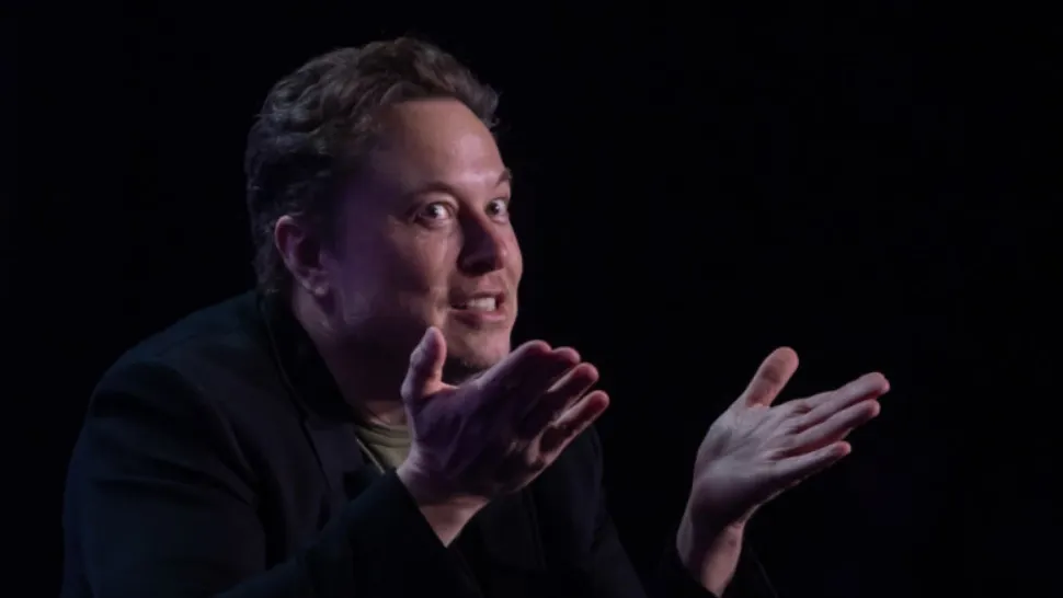 Înșelătorie pe Facebook. Un bărbat care se dădea drept Elon Musk a reușit să fure 600.000 de dolari de la o femeie