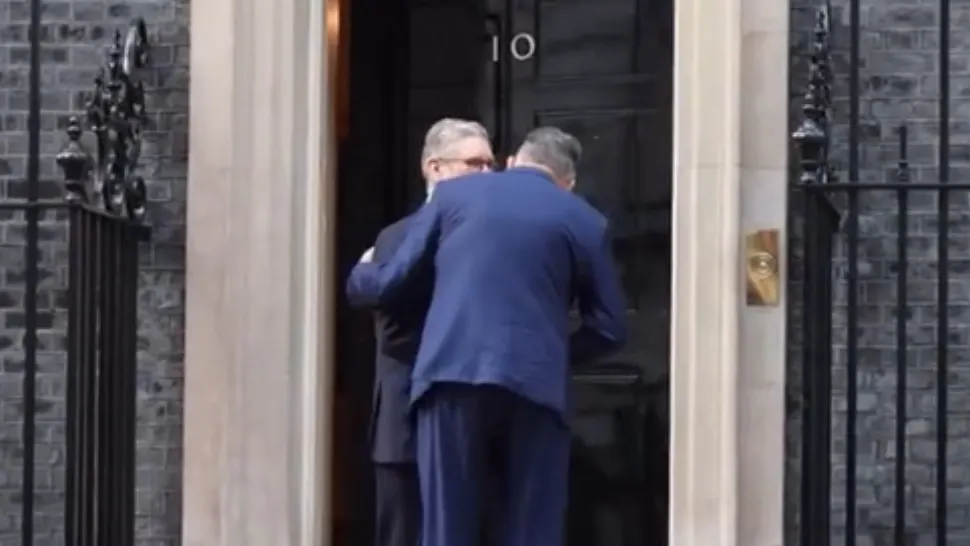 Alexandru Muraru critică dur gestul lui Marcel Ciolacu, de a-l pupa pe premierul britanic: „O gafă diplomatică rușinoasă pentru România"
