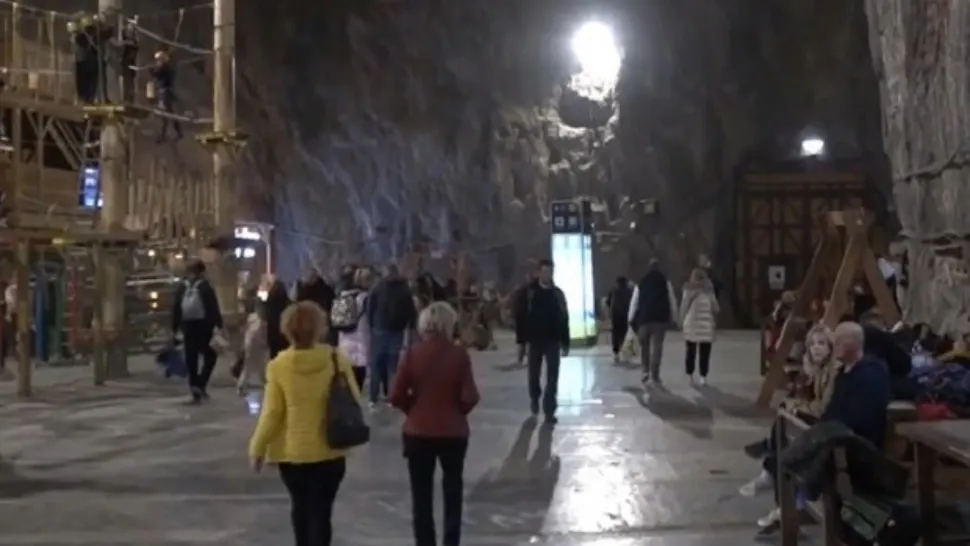 Turiștii au luat cu asalt acest loc din România. Ce beneficii mari aduce sănătății