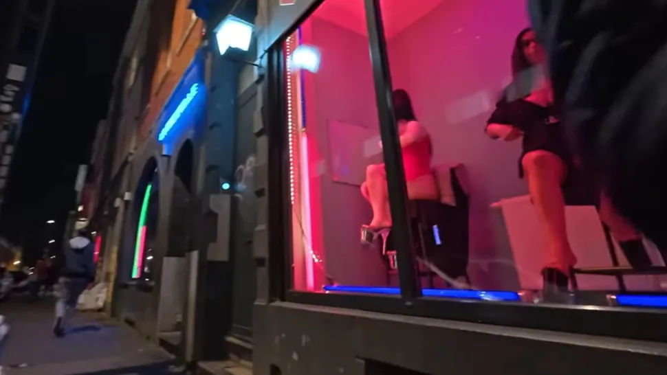 Un mare oraș european, asaltat de prostituatele românce. Ce a descoperit un vlogger de călătorie în capitala UE