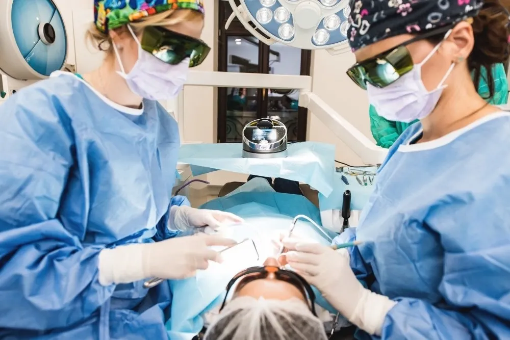 Implanturi dentare la prețuri avantajoase - află oferta unei clinici din București (P)