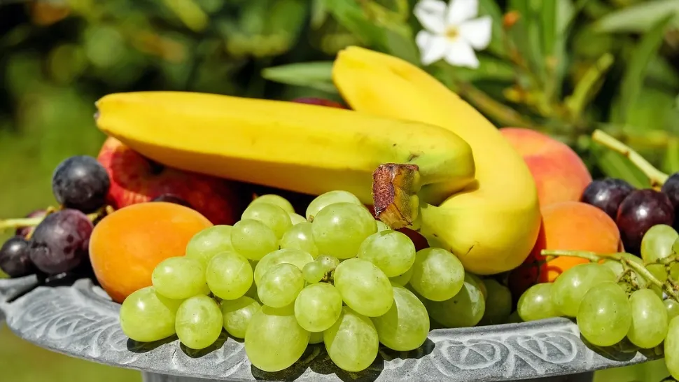 Fructul consumat de milioane de oameni care poate contribui la reducerea colesterolului. Ce spun specialiștii despre beneficiile sale