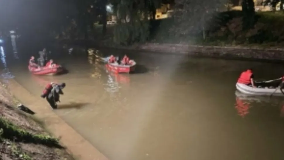 Incident în Timișoara: O persoană a căzut în râul Bega