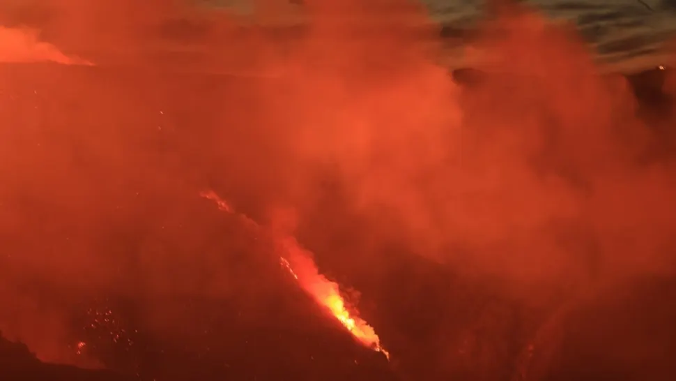 Incendiu devastator într-o zonă exclusivistă: Vedetele din zona de lux evacuate de urgență