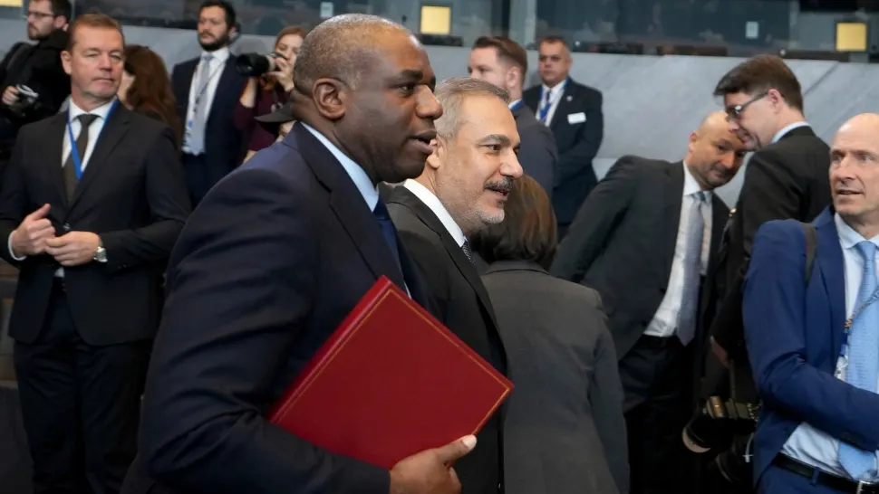  Ministrul Britanic de Externe reacționează la rapoartele autorităţilor române privind interferenţa Rusiei în alegerile prezidenţiale