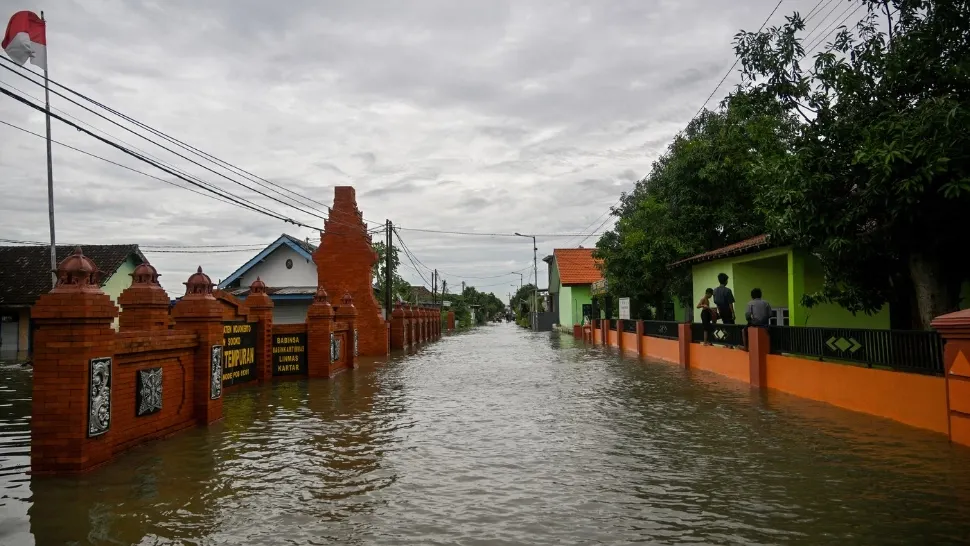 Indonezia, sub furia apelor. Cel puţin 10 morţi în urma inundaţiilor şi a alunecărilor de teren 
