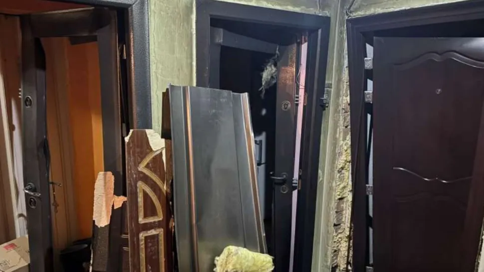 Un întreg bloc a fost cuprins de panică în noaptea de Ajun. 20 de apartamente afectate în urma unui incendiu produs de la o butelie de aragaz 